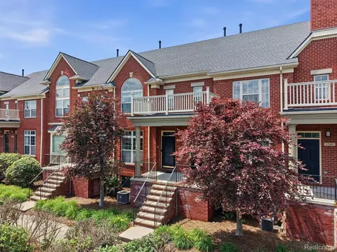 1528 Devon Ln, Troy, MI 48084