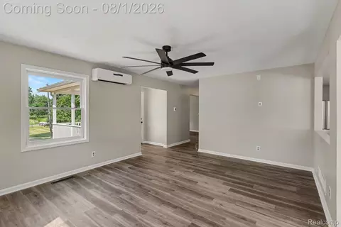 Living - 1253 Harper Rd, Alaiedon, MI 48854 photo 2 of 6