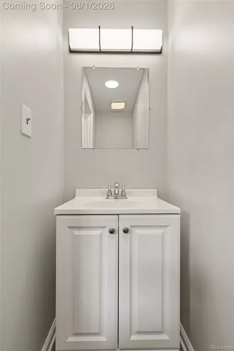 Bath - 1253 Harper Rd, Alaiedon, MI 48854 photo 1 of 5