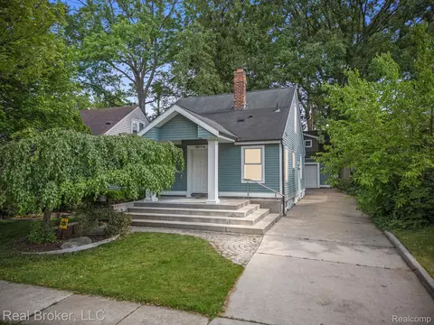 1574 Cole St, Birmingham, MI 48009