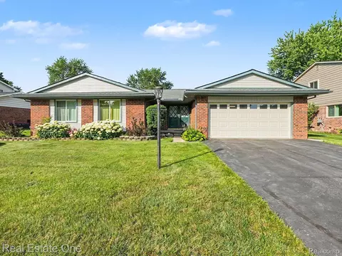 22550 Brookforest Rd, Novi, MI 48375