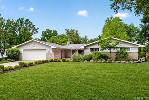 800 Hinford Ave, Lake Orion, MI 48362