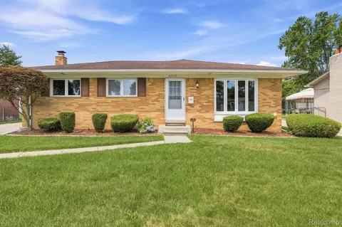 37717 Badger Dr, Sterling Heights, MI 48312