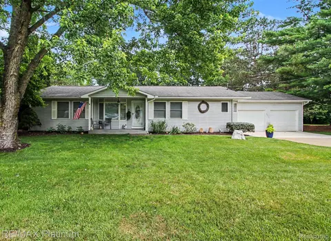 6311 Kevin Dr, Brighton, MI 48116
