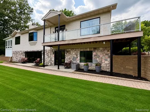 5484 Wakefield Rd, Grand Blanc, MI 48439