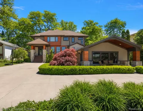 1345 E Lake Dr, Novi, MI 48377