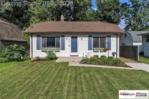 2929 Holden Ave, Waterford, MI 48329