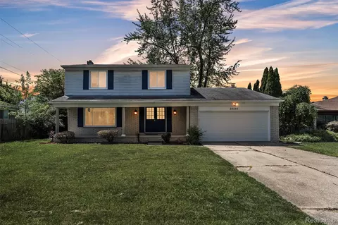 28595 Sann Carlos St, Southfield, MI 48076