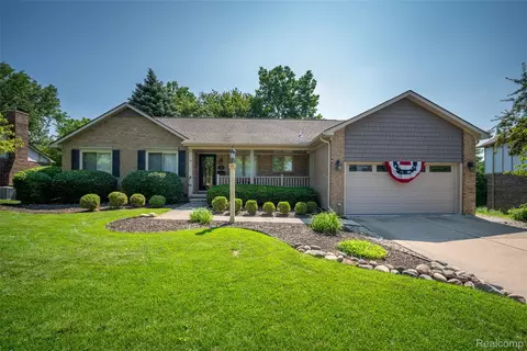 19632 Sussex Ave, Livonia, MI 48152