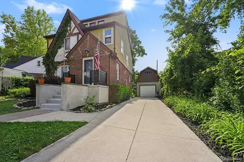 150 Ontario Rd, Pontiac, MI 48341