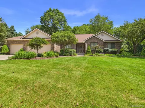 4133 Creeks Edge Dr, Metamora, MI 48455