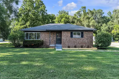 32652 Cadillac St, Farmington Hills, MI 48336