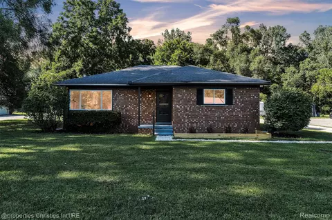 32652 Cadillac St, Farmington Hills, MI 48336