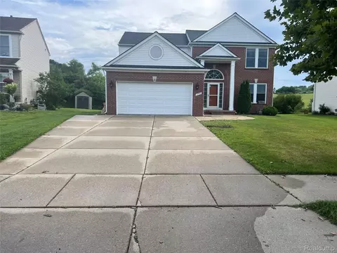 7753 Turrillium Ln, Waterford, MI 48327