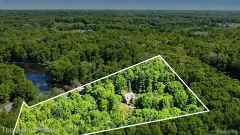 View/Area - 2411 Farmbrook Trl, Addison, MI 48370 photo 4 of 5