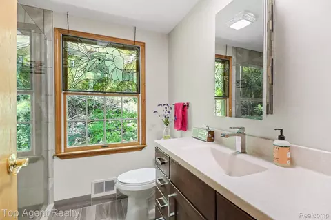 Bath - 2411 Farmbrook Trl, Addison, MI 48370 photo 2 of 4