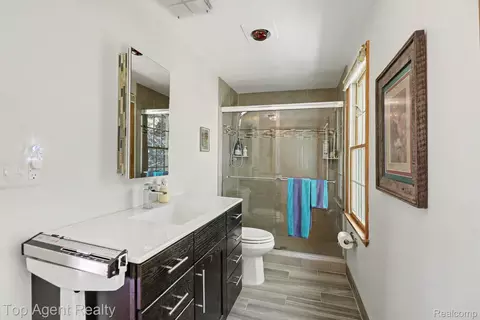 Bath - 2411 Farmbrook Trl, Addison, MI 48370 photo 1 of 4