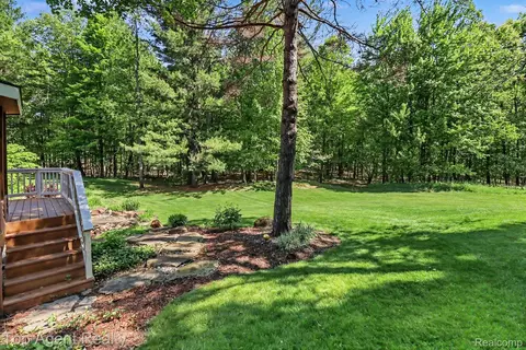 Exterior - 2411 Farmbrook Trl, Addison, MI 48370 photo 3 of 8
