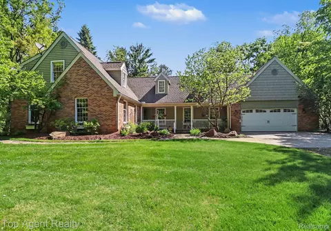 Exterior - 2411 Farmbrook Trl, Addison, MI 48370 photo 7 of 8