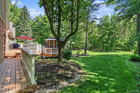 Exterior - 2411 Farmbrook Trl, Addison, MI 48370 photo 2 of 8