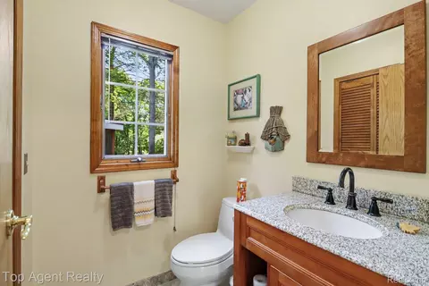 Bath - 2411 Farmbrook Trl, Addison, MI 48370 photo 3 of 4