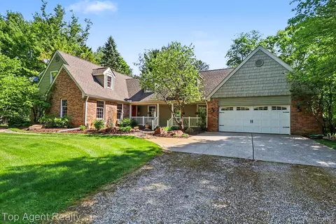 Exterior - 2411 Farmbrook Trl, Addison, MI 48370 photo 8 of 8