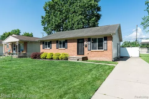 26649 Groveland St, Madison Heights, MI 48071