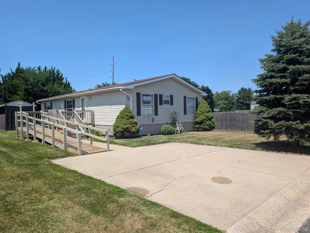 59 Foxpointe Ct, Swartz Creek, MI 48473