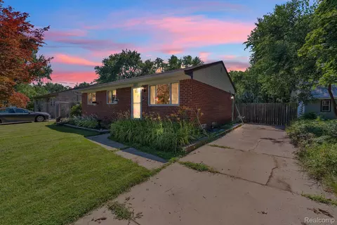 12177 Hartel St, Livonia, MI 48150