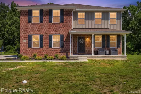 2360 Scenic Hollow Dr, Grand Blanc, MI 48439