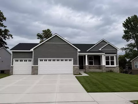 897 Preserve Ln, White Lake, MI 48386