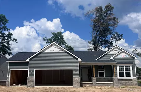 897 Preserve Ln, White Lake, MI 48386