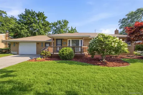 23327 Whitley Dr, Clinton Township, MI 48035