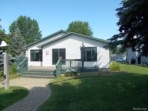 119 Pocahontas Trl, Denton, MI 48651