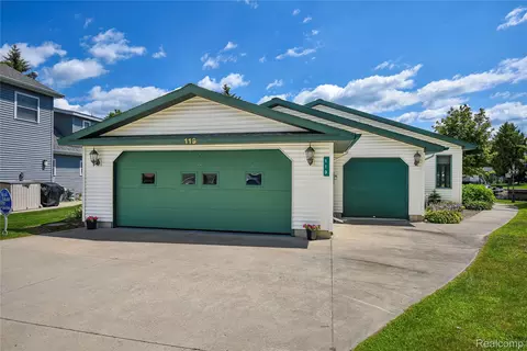 119 Pocahontas Trl, Denton, MI 48651