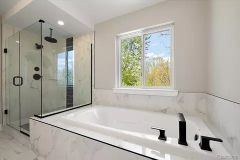 Bath - 50419 Arcadia Dr, Macomb, MI 48042 photo 7 of 11