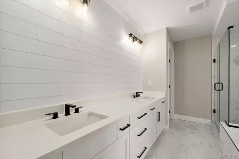 Bath - 50419 Arcadia Dr, Macomb, MI 48042 photo 3 of 11