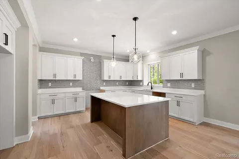Kitchen - 50419 Arcadia Dr, Macomb, MI 48042 photo 3 of 5