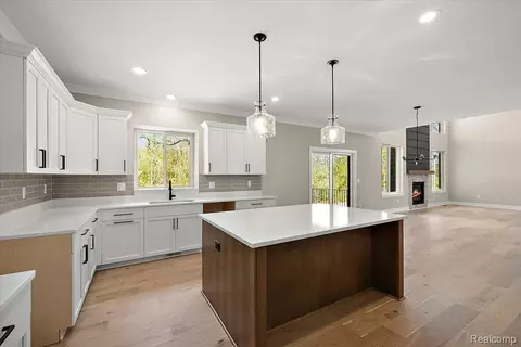 Kitchen - 50419 Arcadia Dr, Macomb, MI 48042 photo 5 of 5