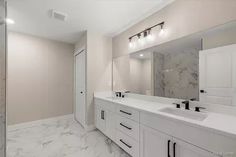 Bath - 50419 Arcadia Dr, Macomb, MI 48042 photo 8 of 11