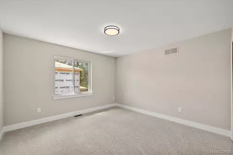 Bedroom - 50419 Arcadia Dr, Macomb, MI 48042 photo 5 of 8