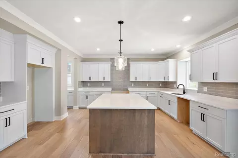 Kitchen - 50419 Arcadia Dr, Macomb, MI 48042 photo 2 of 5