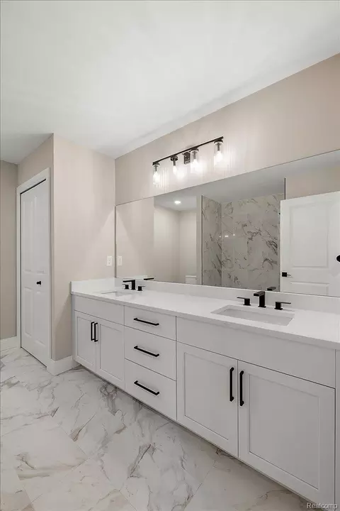 Bath - 50419 Arcadia Dr, Macomb, MI 48042 photo 9 of 11