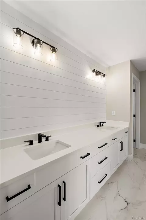 Bath - 50419 Arcadia Dr, Macomb, MI 48042 photo 4 of 11