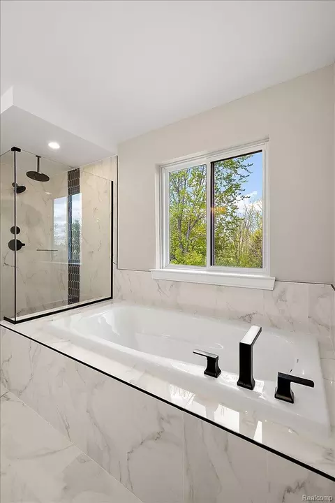 Bath - 50419 Arcadia Dr, Macomb, MI 48042 photo 6 of 11