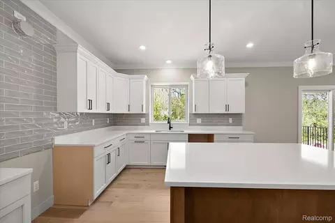 Kitchen - 50419 Arcadia Dr, Macomb, MI 48042 photo 4 of 5
