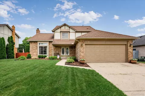 39044 Mallorn Dr, Sterling Heights, MI 48313