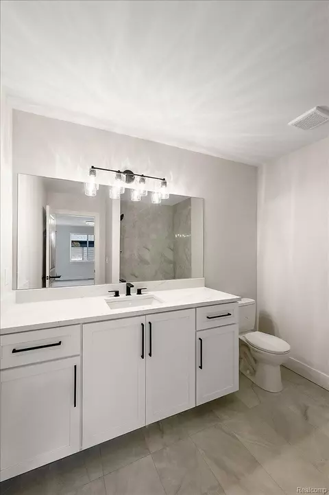 Bath - 24462 Sawgrass Dr, Macomb, MI 48042 photo 9 of 13
