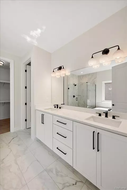 Bath - 24462 Sawgrass Dr, Macomb, MI 48042 photo 4 of 13