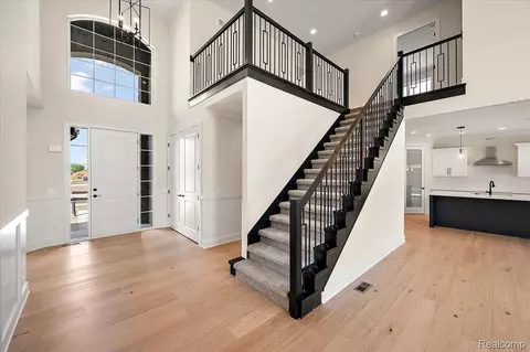 Entry Way - 24462 Sawgrass Dr, Macomb, MI 48042 photo 4 of 6